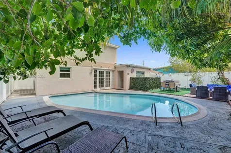 712 SW 7th Terrace Hallandale Beach FL 33009