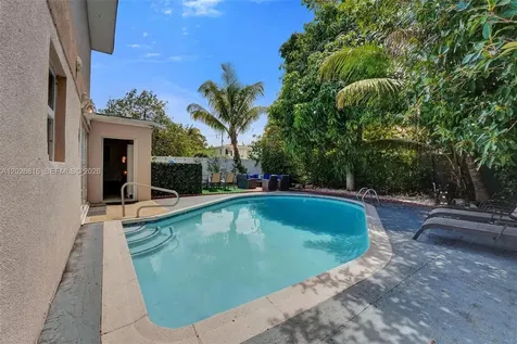712 SW 7th Terrace Hallandale Beach FL 33009