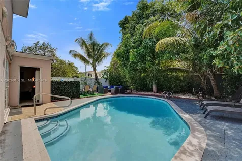 712 SW 7th Terrace Hallandale Beach FL 33009