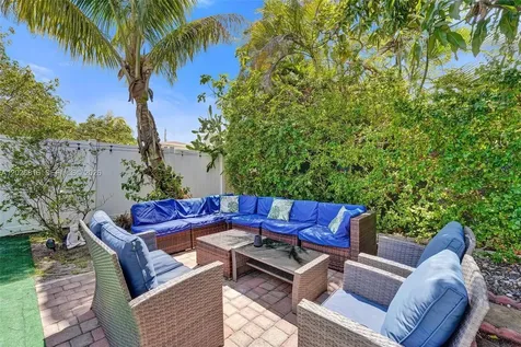 712 SW 7th Terrace Hallandale Beach FL 33009