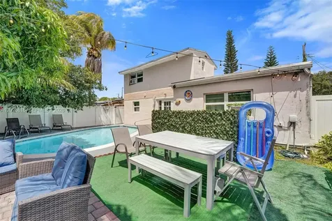 712 SW 7th Terrace Hallandale Beach FL 33009