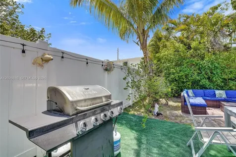 712 SW 7th Terrace Hallandale Beach FL 33009