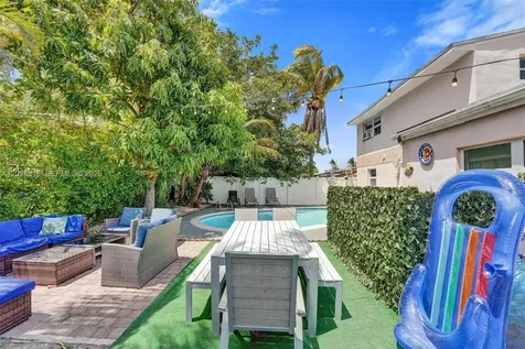 712 SW 7th Terrace Hallandale Beach FL 33009