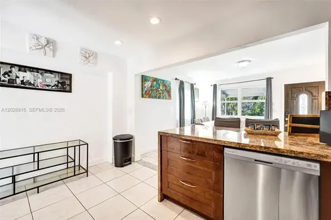 712 SW 7th Terrace Hallandale Beach FL 33009