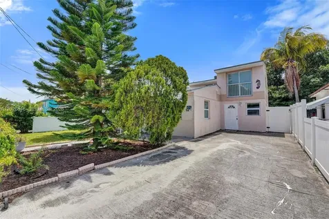 712 SW 7th Terrace Hallandale Beach FL 33009