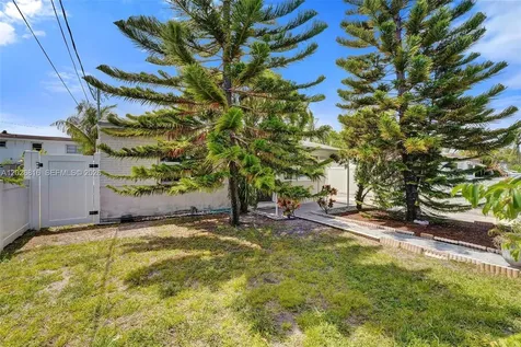 712 SW 7th Terrace Hallandale Beach FL 33009