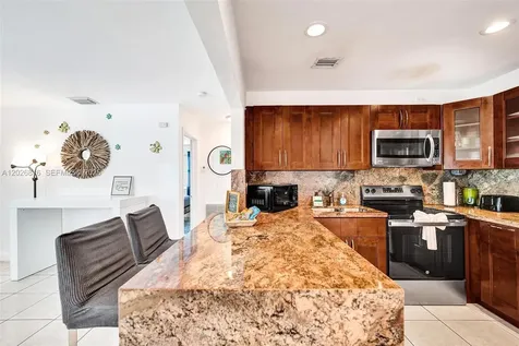 712 SW 7th Terrace Hallandale Beach FL 33009