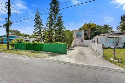 712 SW 7th Terrace Hallandale Beach FL 33009