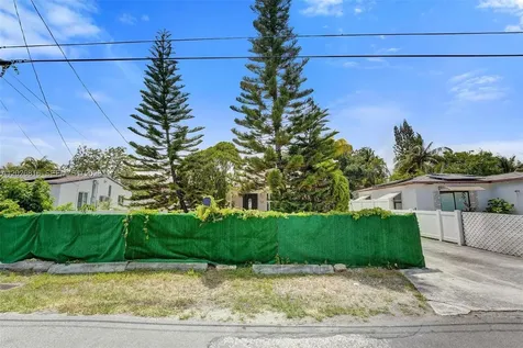 712 SW 7th Terrace Hallandale Beach FL 33009