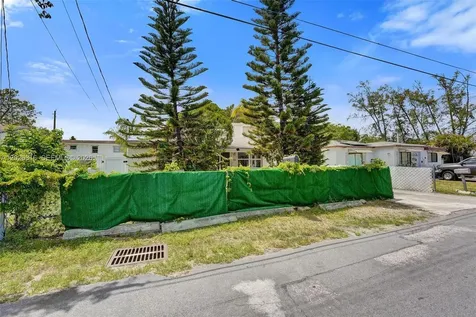 712 SW 7th Terrace Hallandale Beach FL 33009