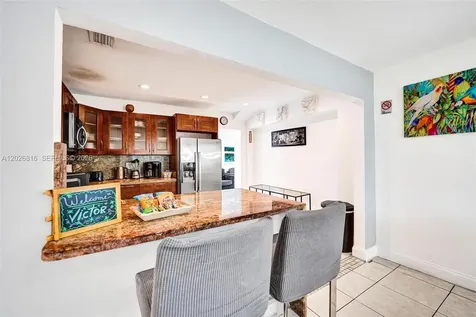 712 SW 7th Terrace Hallandale Beach FL 33009