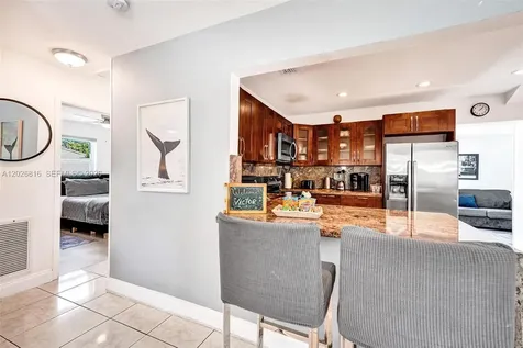 712 SW 7th Terrace Hallandale Beach FL 33009