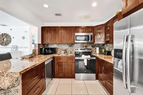 712 SW 7th Terrace Hallandale Beach FL 33009