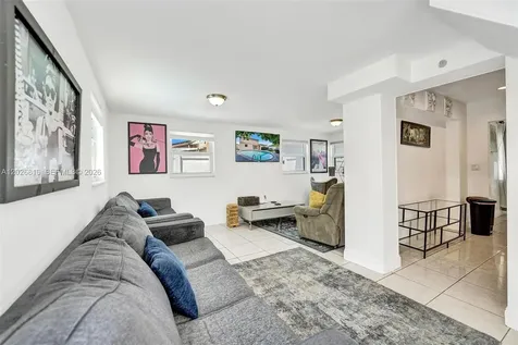 712 SW 7th Terrace Hallandale Beach FL 33009