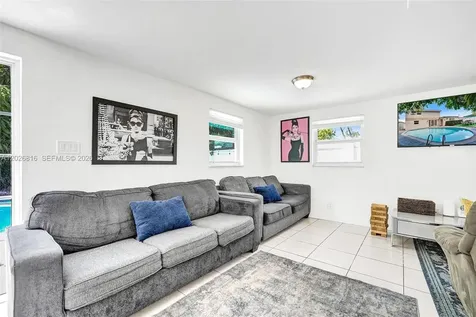 712 SW 7th Terrace Hallandale Beach FL 33009