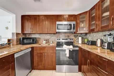 712 SW 7th Terrace Hallandale Beach FL 33009