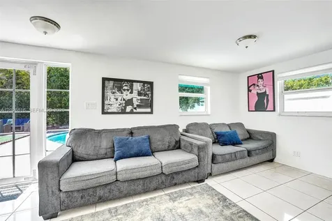 712 SW 7th Terrace Hallandale Beach FL 33009