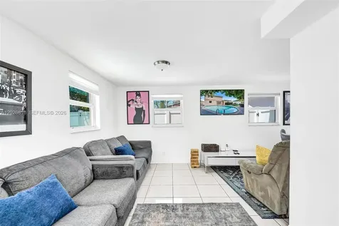 712 SW 7th Terrace Hallandale Beach FL 33009