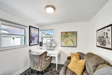 712 SW 7th Terrace Hallandale Beach FL 33009
