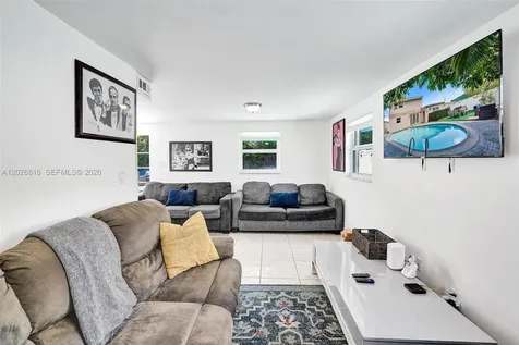 712 SW 7th Terrace Hallandale Beach FL 33009