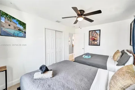 712 SW 7th Terrace Hallandale Beach FL 33009