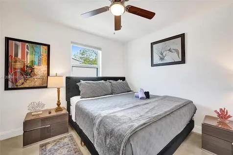 712 SW 7th Terrace Hallandale Beach FL 33009