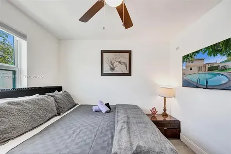 712 SW 7th Terrace Hallandale Beach FL 33009