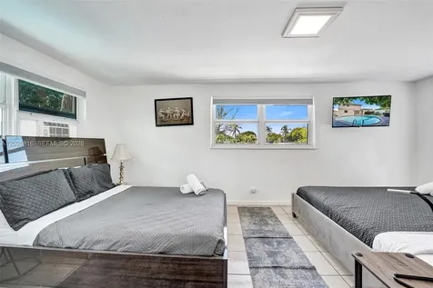 712 SW 7th Terrace Hallandale Beach FL 33009
