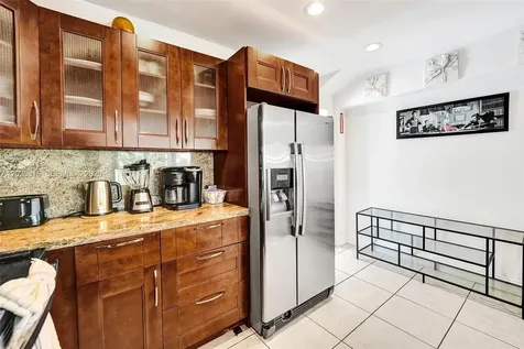 712 SW 7th Terrace Hallandale Beach FL 33009