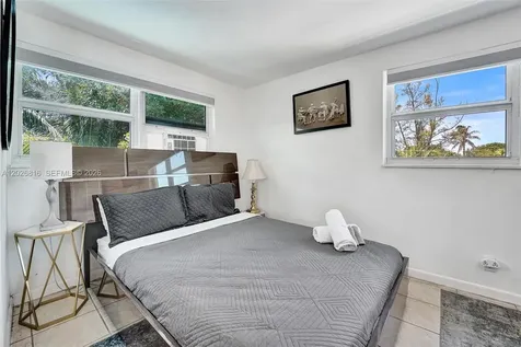 712 SW 7th Terrace Hallandale Beach FL 33009
