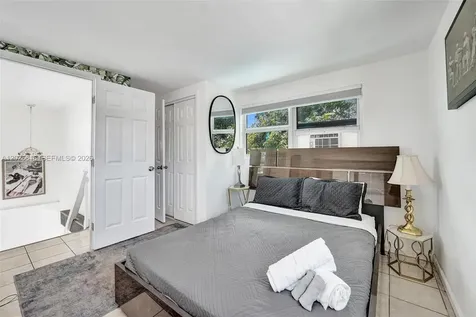 712 SW 7th Terrace Hallandale Beach FL 33009