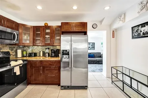 712 SW 7th Terrace Hallandale Beach FL 33009