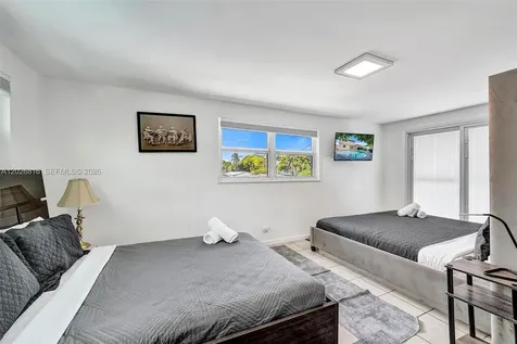 712 SW 7th Terrace Hallandale Beach FL 33009