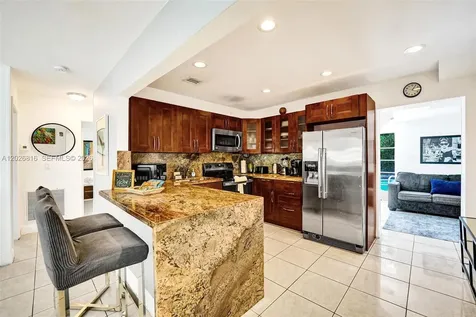 712 SW 7th Terrace Hallandale Beach FL 33009