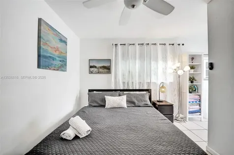 712 SW 7th Terrace Hallandale Beach FL 33009