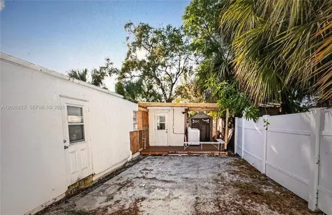 1705 Davie Boulevard Fort Lauderdale FL 33312