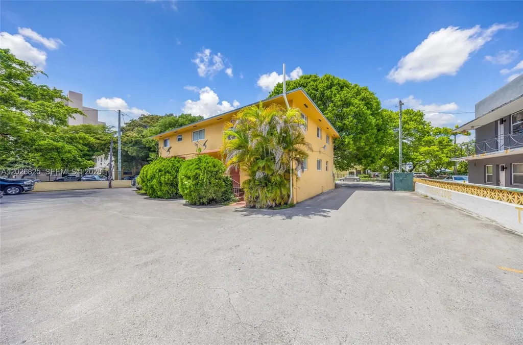 840 NW 4th Street Miami FL 33128