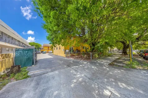 840 NW 4th Street Miami FL 33128