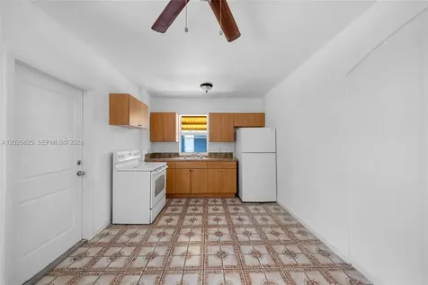 840 NW 4th Street Miami FL 33128