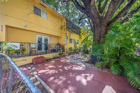 840 NW 4th Street Miami FL 33128