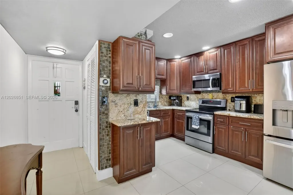 8941 S Hollybrook Boulevard Pembroke Pines FL 33025