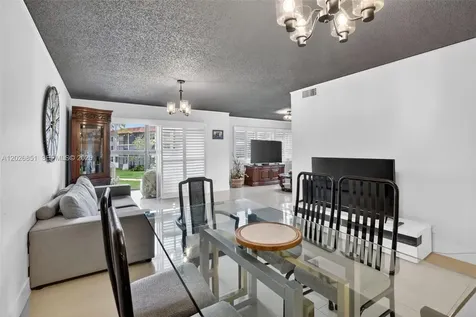 8941 S Hollybrook Boulevard Pembroke Pines FL 33025
