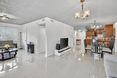 8941 S Hollybrook Boulevard Pembroke Pines FL 33025