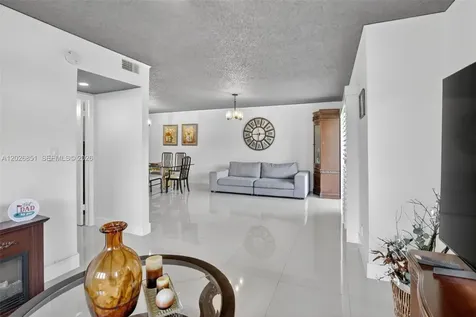 8941 S Hollybrook Boulevard Pembroke Pines FL 33025