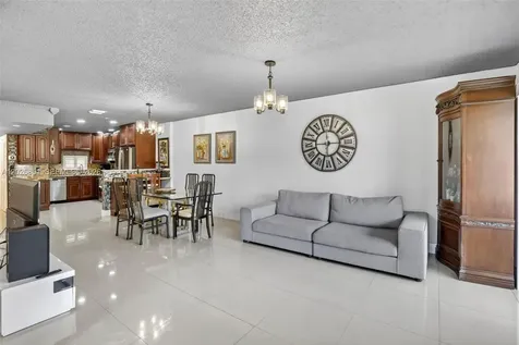 8941 S Hollybrook Boulevard Pembroke Pines FL 33025