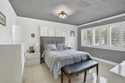 8941 S Hollybrook Boulevard Pembroke Pines FL 33025