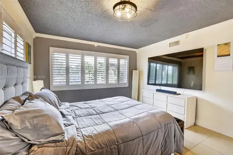 8941 S Hollybrook Boulevard Pembroke Pines FL 33025