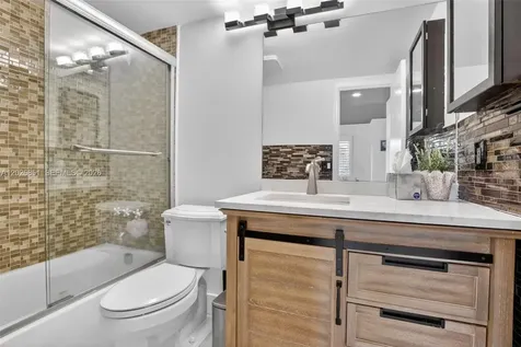 8941 S Hollybrook Boulevard Pembroke Pines FL 33025