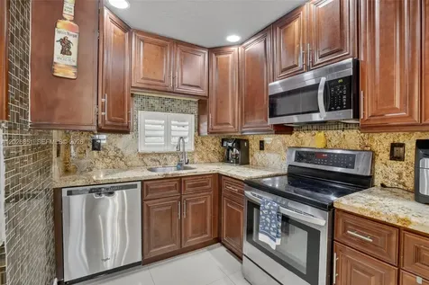 8941 S Hollybrook Boulevard Pembroke Pines FL 33025