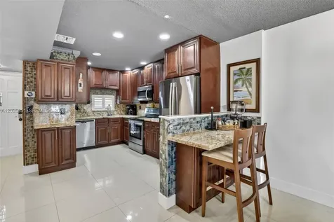 8941 S Hollybrook Boulevard Pembroke Pines FL 33025